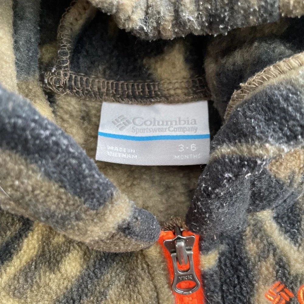 Columbia Infant Snowsuit Sz 3-6‎ Months•Camo/Orange zipper and trim